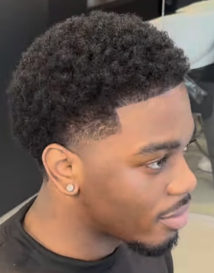 NekoRH_'s tweet photo. sooo @RoyaleHighValks would you put in a word for the devs about new hairs like these 👀 https://t.co/n9mDmX7FXu