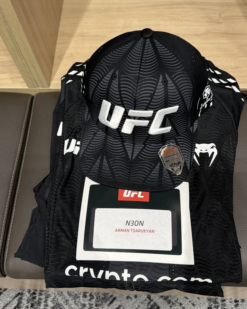 ChampRDS's tweet photo. N3on's official cornerman gear for UFC 331...

He's actually going to be in Arman Tsarukyan's corner tonight 😭

(via gigicanutto/IG) https://t.co/Y9By612vF2