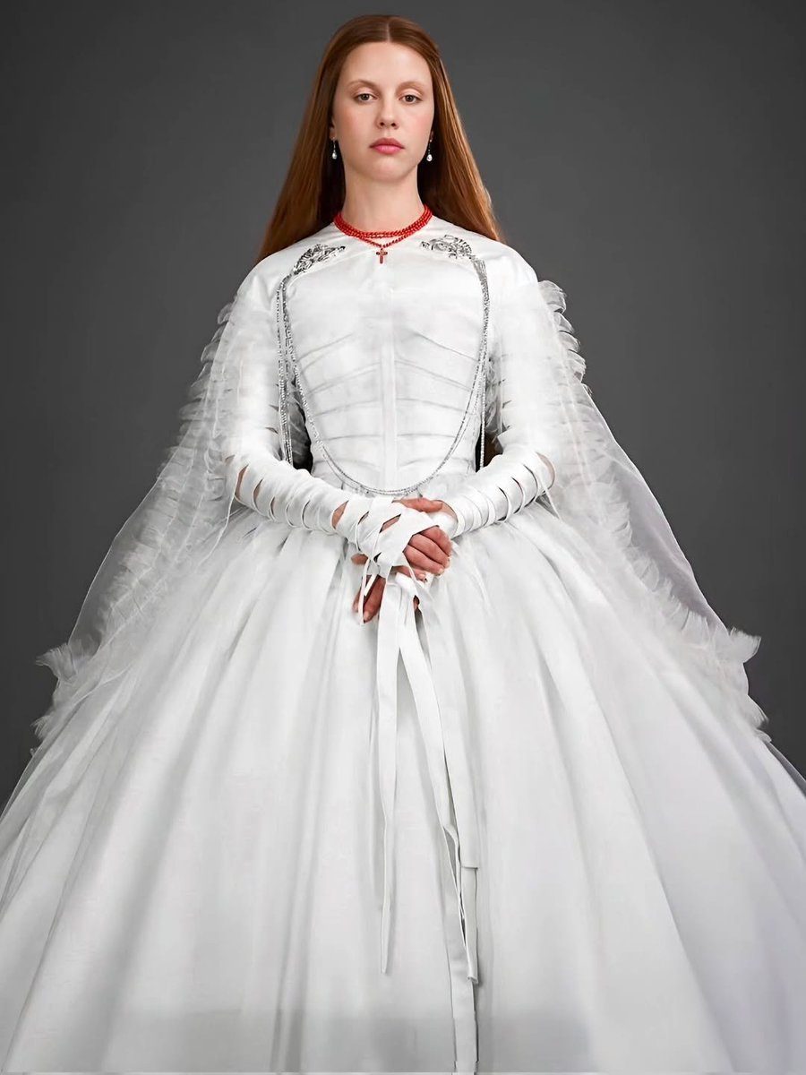 veilofcoffins's tweet photo. Mia Goth as Lady Elizabeth Harlander 
— Frankenstein (2025) https://t.co/GwHtruXHzp