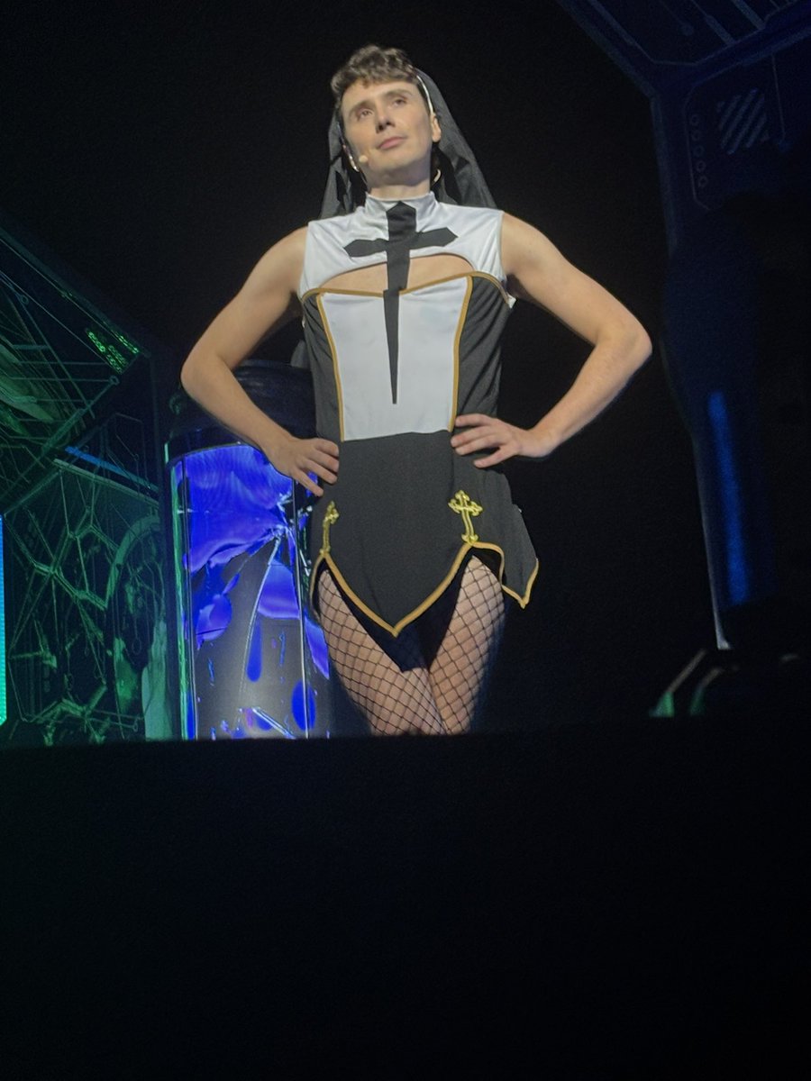 lyd1adeetzz's tweet photo. MAJOR #hltspoilers update. the convent’s premiere nun sister daniel has NOT been wearing her rosary on stage. https://t.co/xUcCJJYXOq