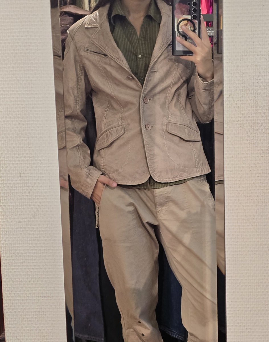 BiscuitLauncher's tweet photo. Jacket i tried on in Bonn I liked it so much #fitpic #outfit #hellyeah https://t.co/47fWAkkpEo