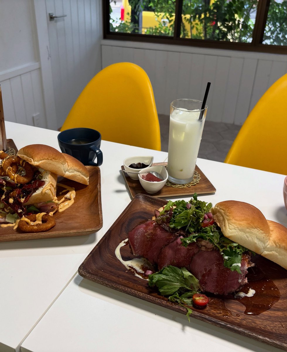 DoretheaParff's tweet photo. 2026/08/16 
We booked the 7 a. m. slot and visited Hachinosu Cafe Ichinomiya. We reserved the largest room and ordered pancakes and a plate for the dogs. Morning pancakes are free! Everything was delicious—we’ll visit again. Then we walked around a https://t.co/uAwiBDGMOE