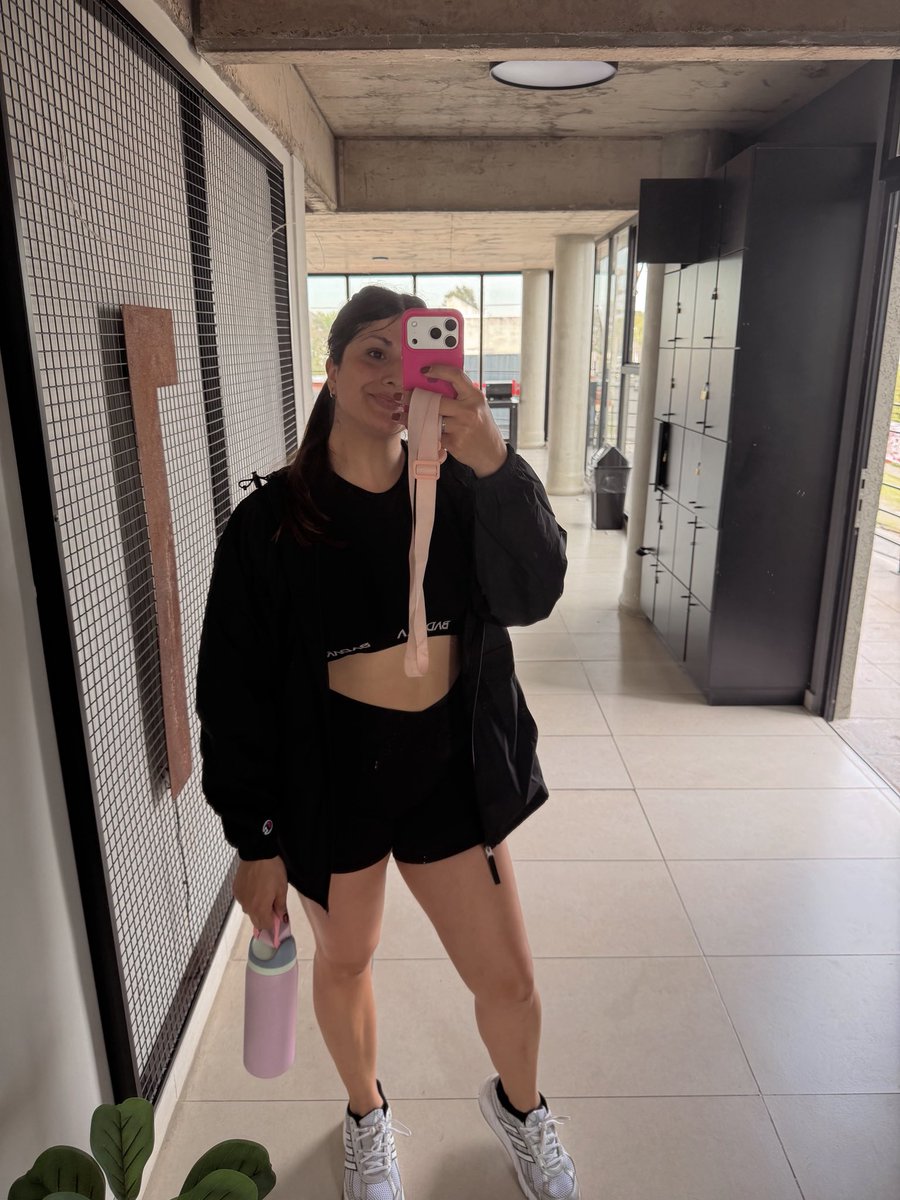 9dediciembreee's tweet photo. No sabia si ir a entrenar o tomar un fernet https://t.co/BUnCPiVZuA