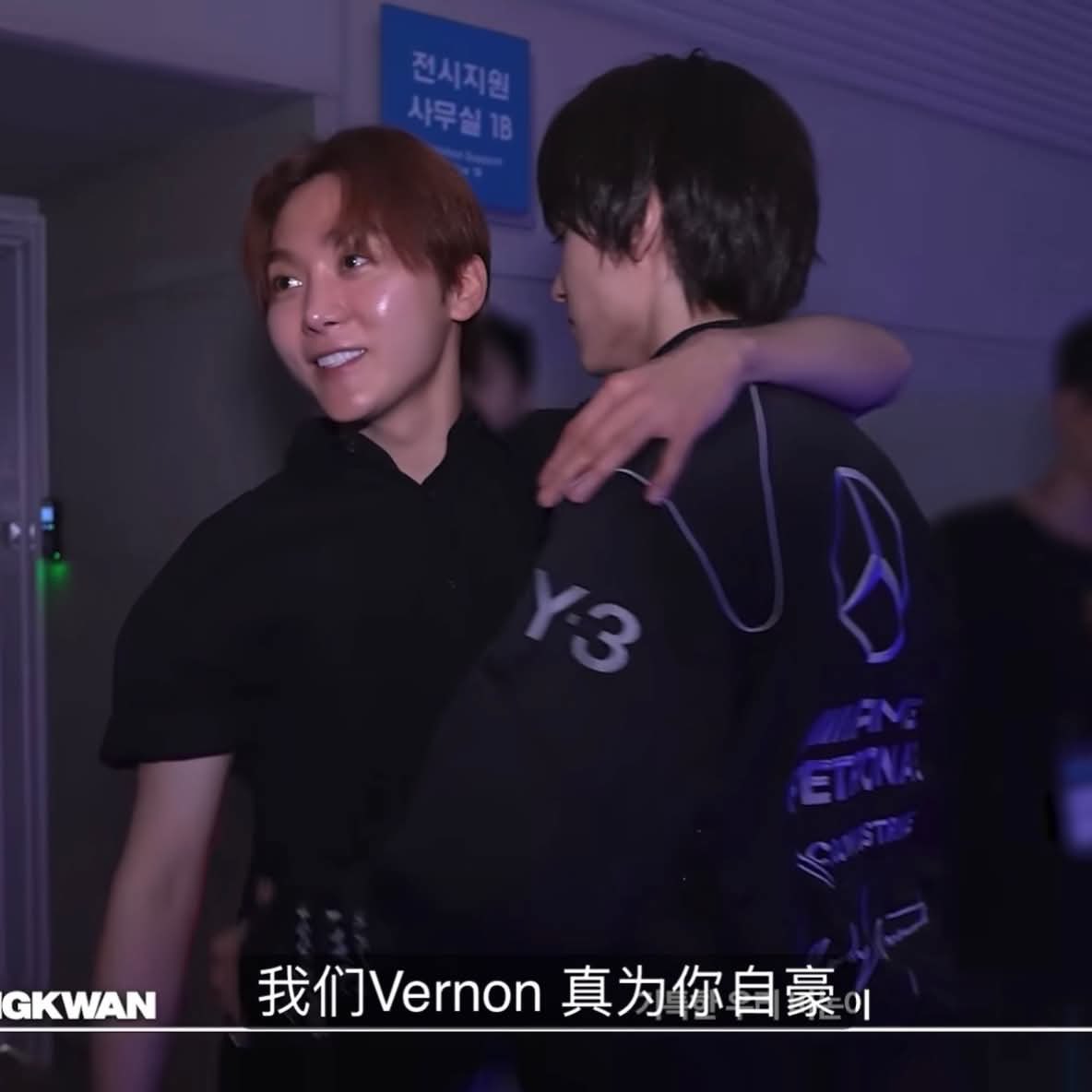 seungkboos's tweet photo. he wanna mark him on that neck🤤 https://t.co/6NI4Al8GHP