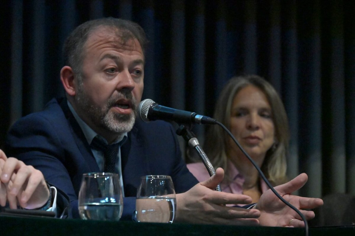 defrevista's tweet photo. El director de la Fundación Sherman Kent, @edgarglavinich repasa la nueva reforma en torno al servicio de inteligencia argentino. https://t.co/209Yikk1S7

✍️ @natanielpeirano https://t.co/4HD7JFSbPW