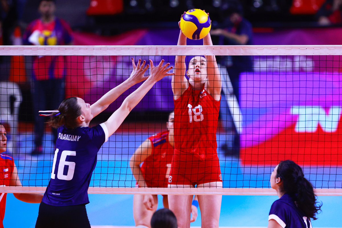 PanamSports's tweet photo. Ese último punto vale una historia entera. 🇨🇱

La Selección Chilena de voleibol femenino se colgó el ORO 🥇 en los XIII Juegos Suramericanos Santa Fe 2026  el primer oro del voleibol femenino de Chile en la historia de estos Juegos.

#PanamSports #Suramericanos2026 #JuegosSuramericanos #SantaFe2026