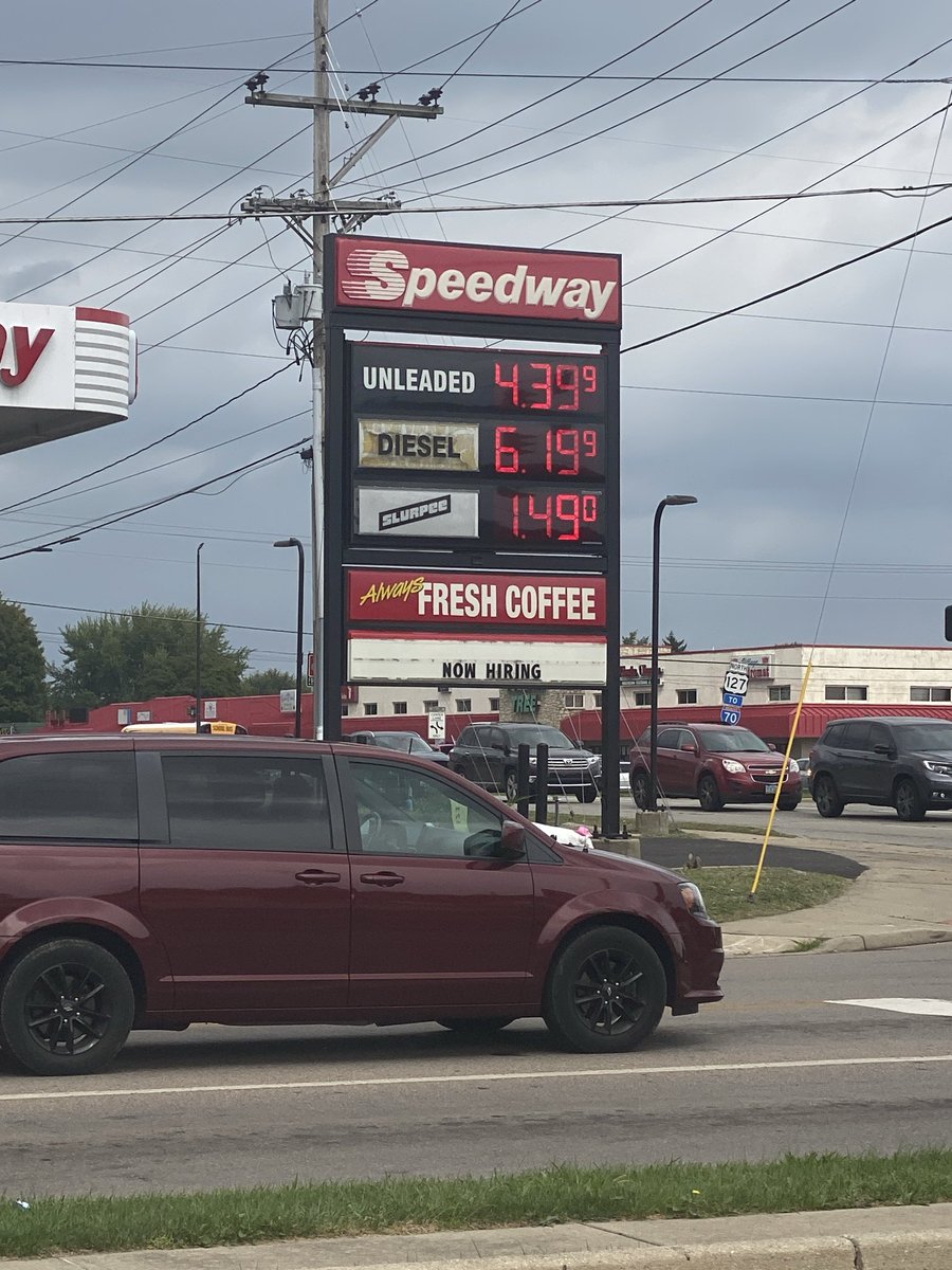 Lindarella_1's tweet photo. This is fake news!  I live 50 miles from him and gas is 4.39.  More than likely the station was out of gas.  He sold his soul for clicks and monetization. https://t.co/LWm9OZPl7i