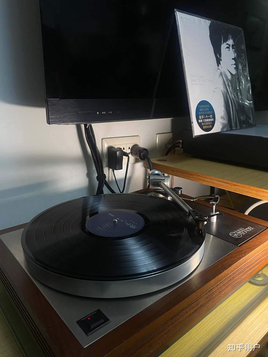 Yongjun0425's tweet photo. Just hit play on that new vinyl release! The crackle, warmth, and every little nuance hitting different—this is why I swear by physical music ， https://t.co/Rfv2wkoakI