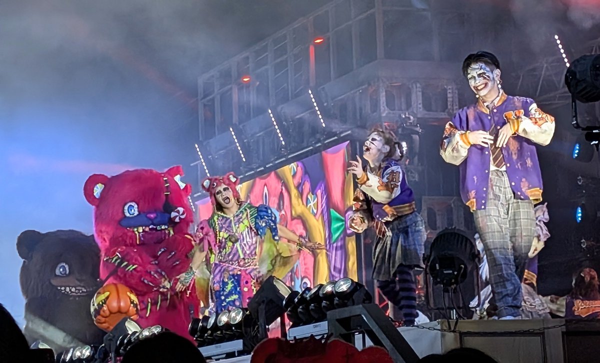 bambidepp's tweet photo. プレショの興奮冷めやらぬ中のハミクマ🐻😃💕
🧟‍♀️ハロウィーン・ホラー・ナイト・アカデミー〜絶叫の15年🧟
懐かしくてテンション上がる〜😄😄🎶
#USJファン https://t.co/whXcoWIOdm