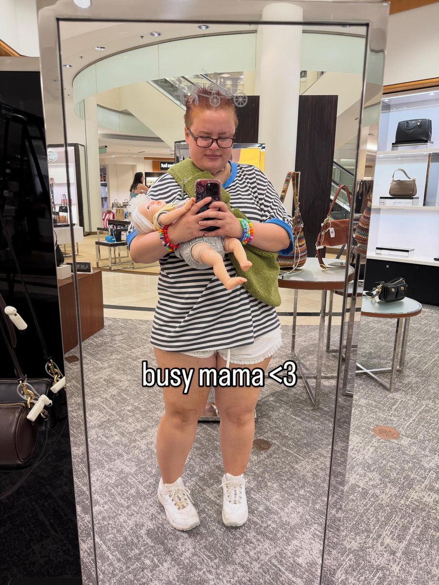 FlorenceToyama's tweet photo. Had a wonderful day shopping with my sister and mom. It was Winnie Lou’s first outing. https://t.co/PDLSI81vLN