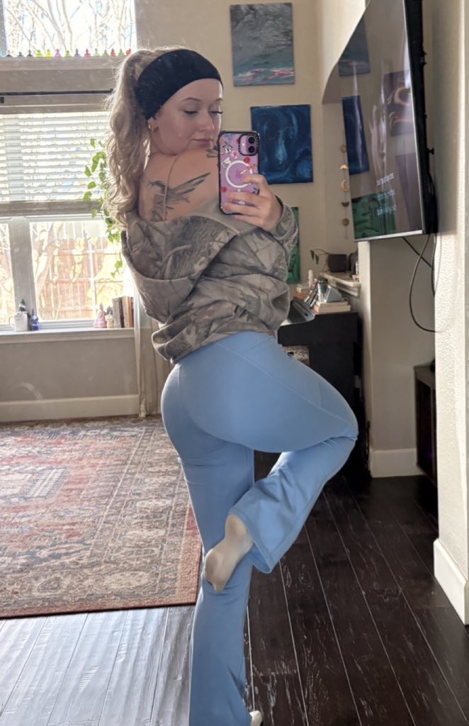Godesskenedy6's tweet photo. smell my dirty socks through the screen losers 😝
send to sniff, beg to taste. with more sends duh 😈

findom cuck footworship paypig drains humanatm fincuck relapse femdom https://t.co/NddQypU2gf