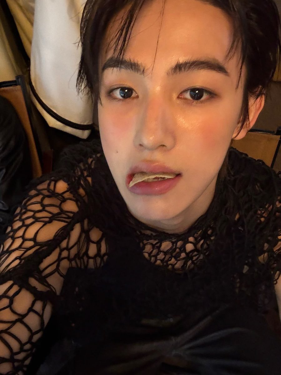yaoihyeon's tweet photo. #whoremembers when sh posted these insane pics and kh commented “too sexy” lmfaooo😭he just had to let everyone know how sexy he finds his man https://t.co/KRgtmr5EN1