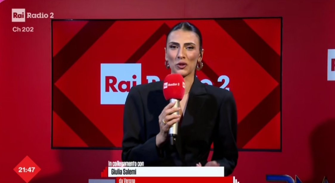 BeYourOwnChoice's tweet photo. In questo weekend di interviste l'ho trovata cresciuta anche rispetto a quelle di Sanremo, padrona della scena anche in caso di imprevisti, ironica e solare. Il podcast la sta formando giorno per giorno. Brilla ✨
#giuliasalemi #prelemi https://t.co/XMmkVFIAkt
