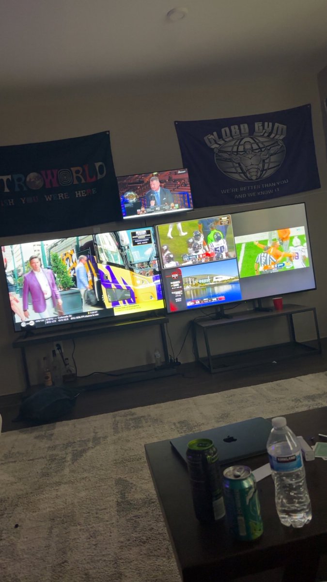 Primateyearning's tweet photo. How’s the setup https://t.co/Vu04rVfsV2