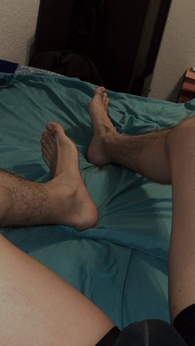ZaedWho's tweet photo. falta que alguien me chupe las patas pues :(( https://t.co/tBmQlHhRo4