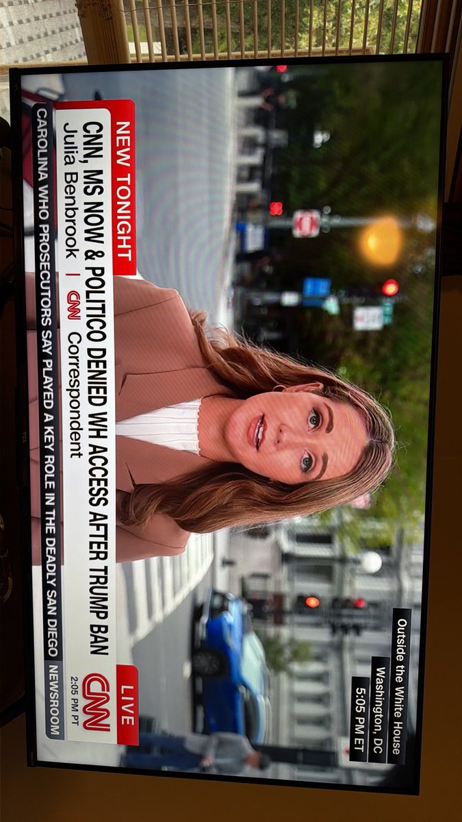 TheTrueSimy's tweet photo. @CNN 😂😂😂😂 https://t.co/oTIYX7TsxU