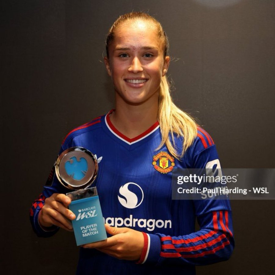 TheUnitedFan675's tweet photo. Lady Bruno fernandes 😍😍 

Probably the prettiest baller in football ⚽⚽ 

#MUFCWomen @ManUtdWomen #ManUtdWomen https://t.co/4i6jGsINPE