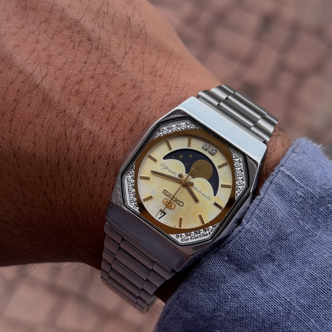 mascdaily's tweet photo. Seiko 5 Moonphase 23 Jewels https://t.co/r5dlCDquR5