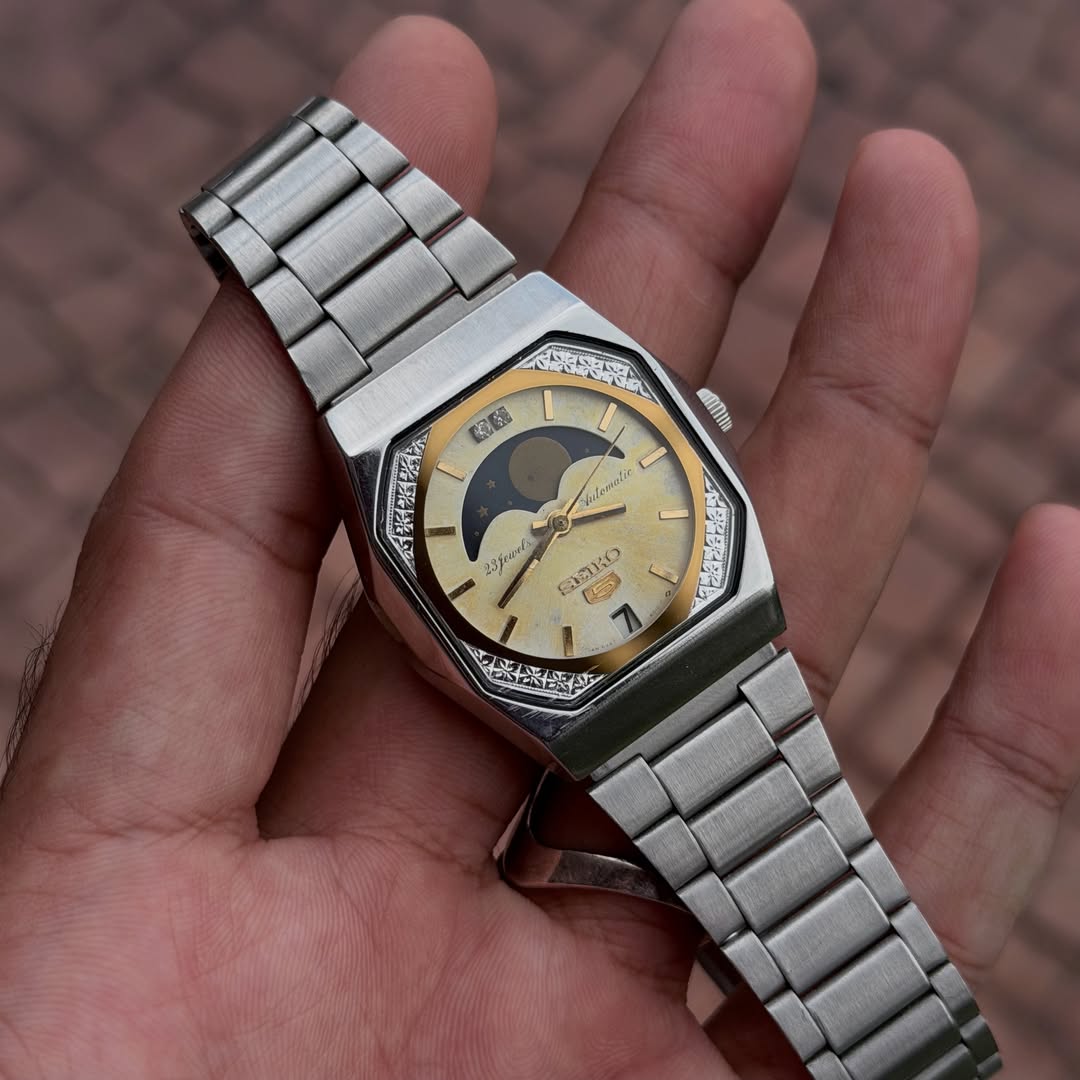 mascdaily's tweet photo. Seiko 5 Moonphase 23 Jewels https://t.co/r5dlCDquR5