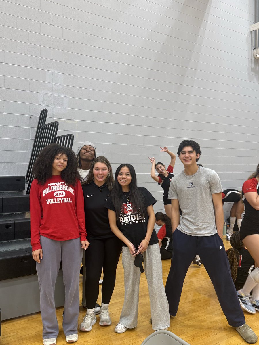 BHSvolleyball_'s tweet photo. JV goes 3-2 today and had some #program support on the stands! Congratulations ladies! #FuelTheCulture #TraditionStartsHere https://t.co/ZOEum9p62K