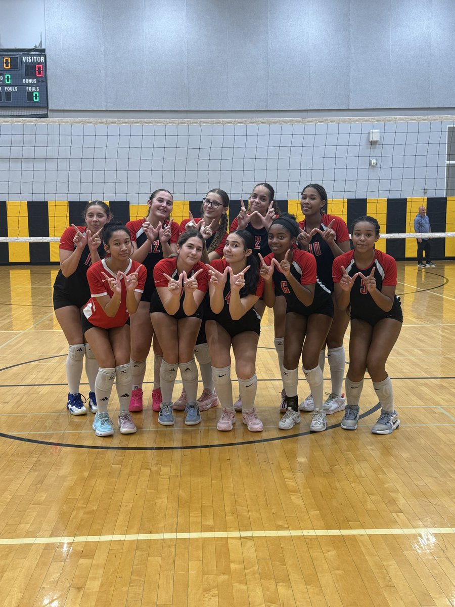 BHSvolleyball_'s tweet photo. JV goes 3-2 today and had some #program support on the stands! Congratulations ladies! #FuelTheCulture #TraditionStartsHere https://t.co/ZOEum9p62K