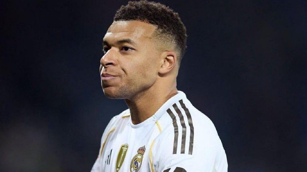 Deedawzz's tweet photo. Raphinha: 14 goals with 25 shots
Kylian Mbappe: 8 goals with 48 shots https://t.co/3JTrl940U8