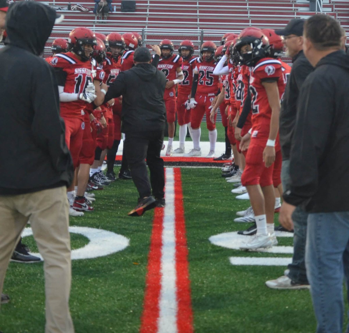 DavidJ3425's tweet photo. Hoco game day last night. Lost 47-20 but its never a bad game when im out there playing with my fb fam. #SHSREDMEN  #25 https://t.co/48kRzJjLi9