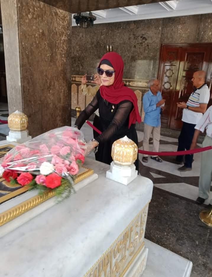 Zeinabelmelegi1's tweet photo. أنا يتيمة الأبوين  
بابا الذى أنجبني  !!😢
#بابا_ زعيمنا_جمال_عبد_الناصر😢
أنت أية بينك وبين ربنا 
ياجمال يا عبد الناصر !!
علشان تفضل فى قلوبنا العمر ده كله !!؟؟
ونسعي للملمة الشرخ الناصري لنحقق مشروعك 
يارب أنا أستمد قوتي منك كن عونا لى لزيارة ضريح بابا جمال https://t.co/MH3VNldRfb
