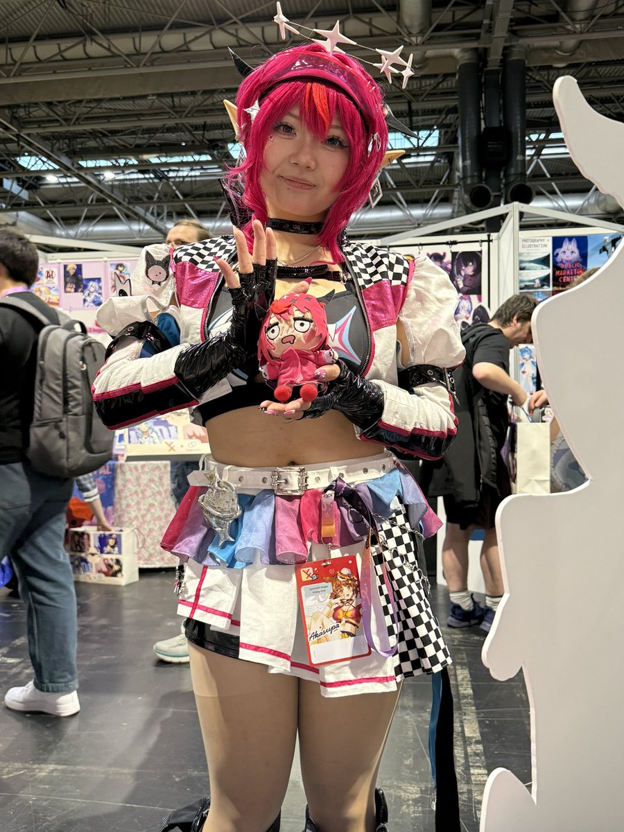 shiftillust's tweet photo. Pretty IRyS cosplayer @hn_ncos holding my chud daughter hostage 🥺 https://t.co/cAB0QCfcrt