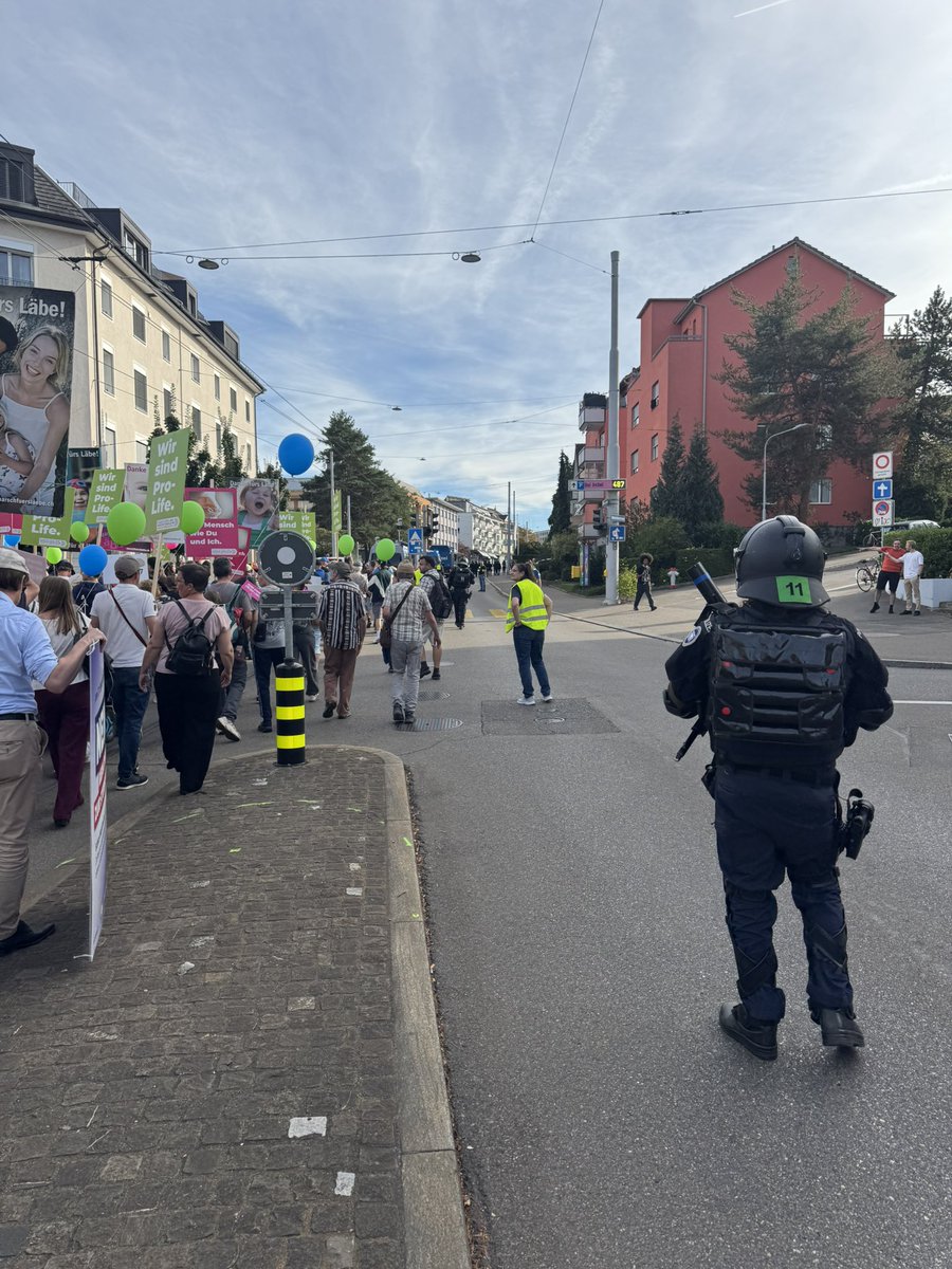 jan_leitz's tweet photo. Heute: Marsch fürs Läbe! Wunderschön!

Aber äusserst merkwürdig: @mass_voll und @rimoldi wurden ausgeschlossen - obwohl sie letztens immer dabei waren. Man mag hier geteilter Meinung sein, aber deren Einsatz fürs MfL schätzte ich immer sehr und ich kann das nicht nachvollziehen! https://t.co/x9FW6JwRuR
