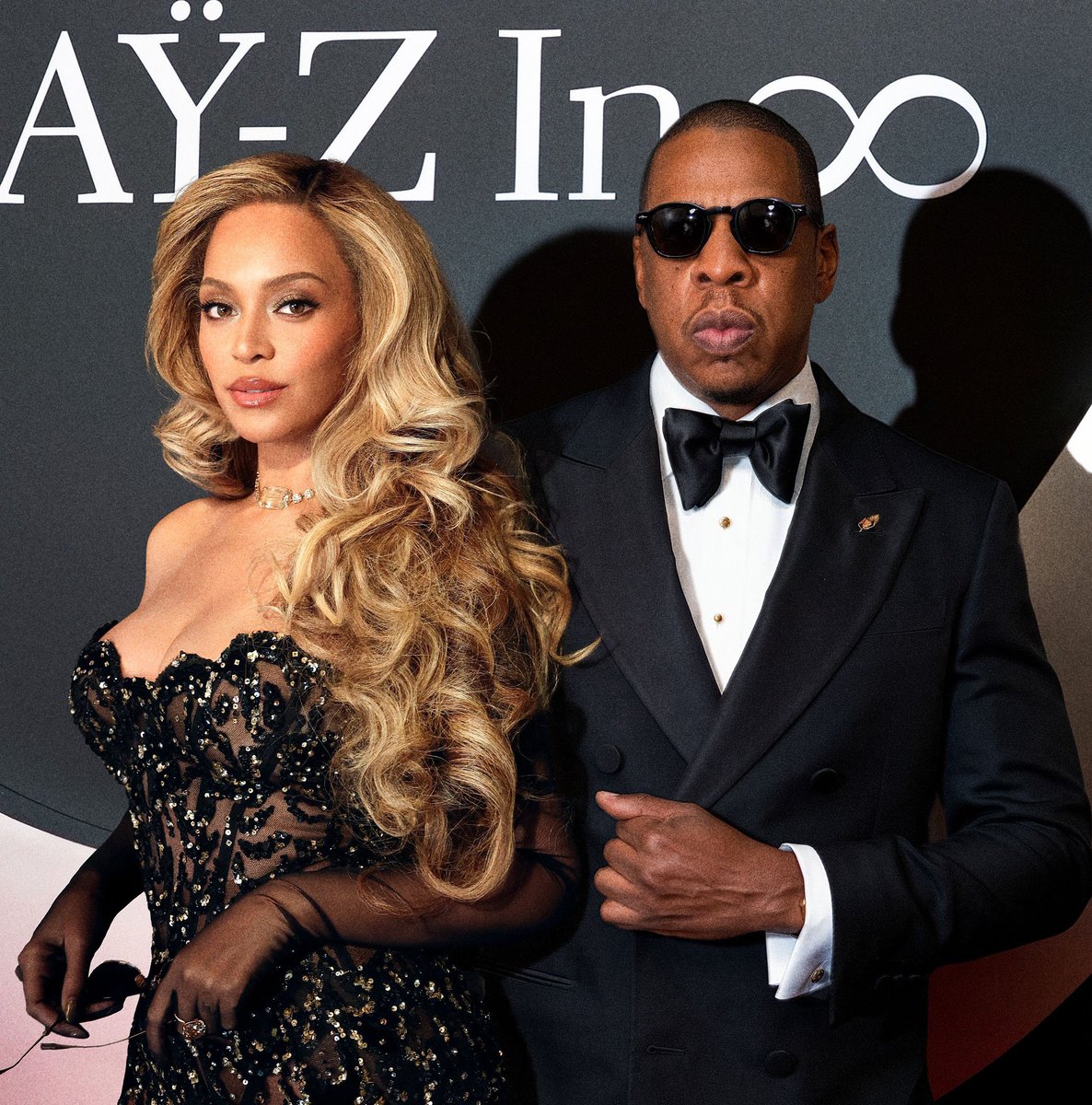 Quantavinbegay's tweet photo. Beyoncé and Jay-Z at his HBO docuseries premiere in New York!! https://t.co/a8Uegvcymi