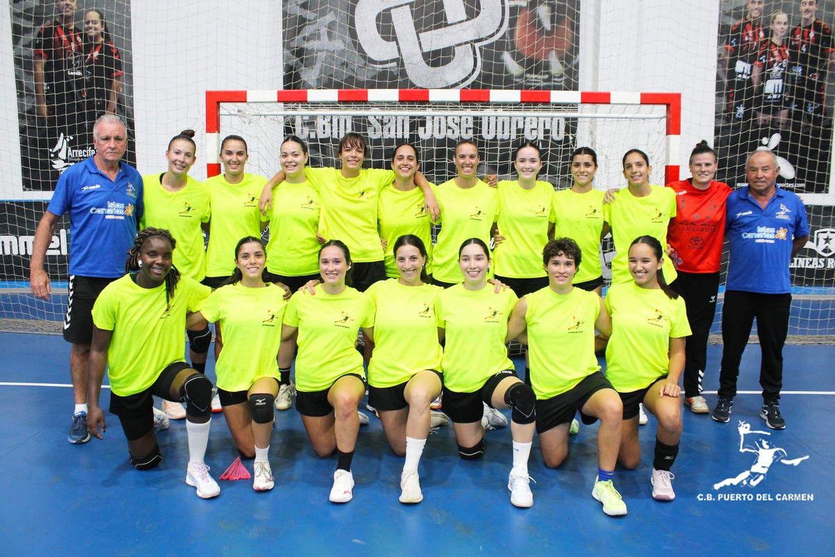 NdeLanzarote's tweet photo. El Lanzarote Puerto del Carmen consigue la Copa de #Canarias ante el San José
#balonmano #balonmanofemenino #tias #latiñosa #puertodelcarmenlanzarote #puertodelcarmen #lanzarote #DHOF #DHOroFem #españa #Titerroy #arrecife #SheLovesHandball #Handball https://t.co/rPYYDTp9p3 https://t.co/pmibeoysqX