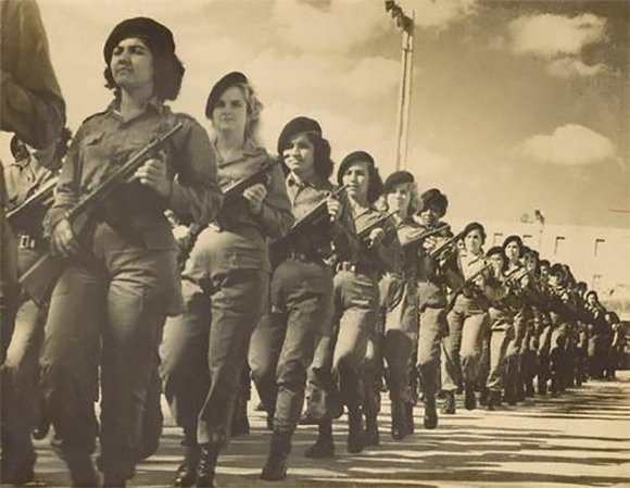 TeresaBoue's tweet photo. Nuestras heroínas, cuyos nombres recoge la historia y muchas otras que permanecen en el anonimato, nos legaron una enseñanza esencial: la dignidad, la independencia y la soberanía d #Cuba han sido defendidas y construidas por sus #MujeresEnRevolución
@DiazCanelB
@DrRobertoMorales https://t.co/SEif0FdBAx