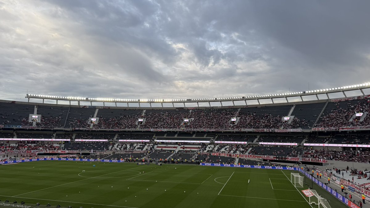 InfoRiverrr912's tweet photo. 🚨 ONCE CONFIRMADO ANTE HURACÁN ⚪🔴  
Así forma #River para recibir al Globo en el Monumental:  
▫️ Arquero: Beltrán.
▫️ Defensa: Montiel, Otamendi, Martínez Quarta y Acuña.
▫️ Mediocampo: Vera, Andrada, Galván y Almada.
▫️ Delantera: Correa y Driussi.  
¿Cómo ves al equipo para esta tarde? 👇

#RiverPlate #VamosRiver #InfoRiverrr912