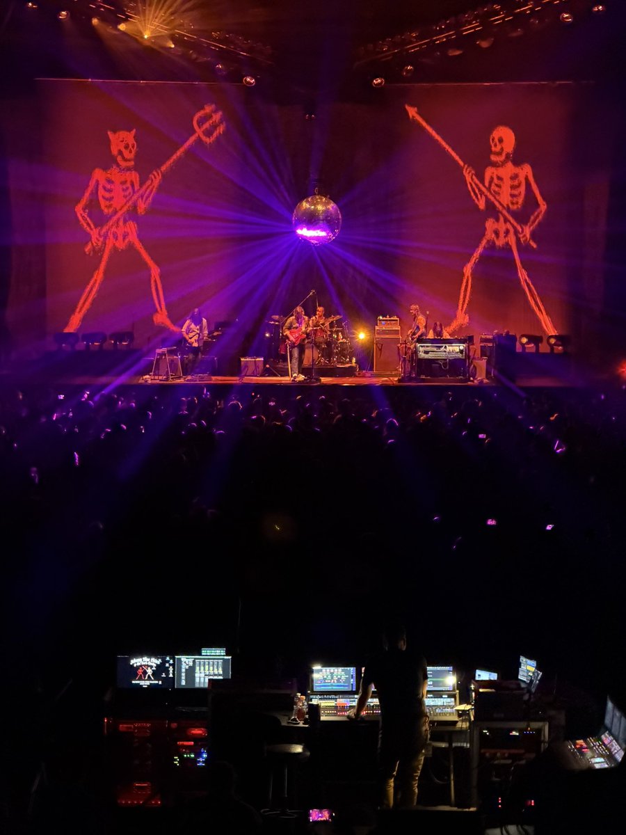 lilspace_disco's tweet photo. Johnny Blue Skies - Climate Pledge Arena, Seattle, WA 9.18.26 https://t.co/xS5LipBLZI