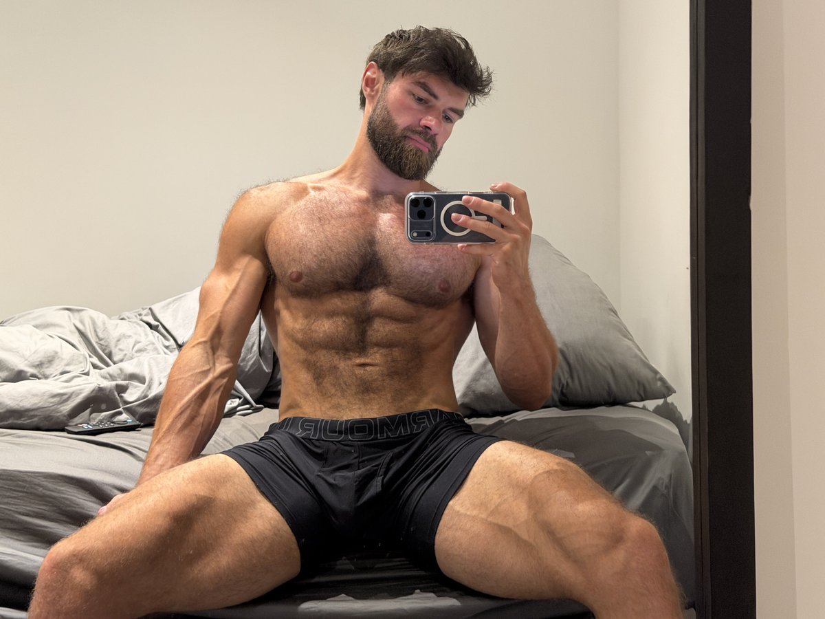 CHRISBSFW's tweet photo. https://t.co/VrZbRQbdn3
