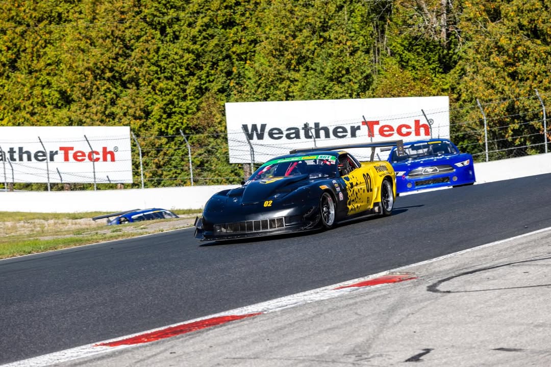 MandyPhilb8q's tweet photo. GT1 &amp; GT2 race cars take on the hairpin in Ontario. https://t.co/bhYeRML9YB
