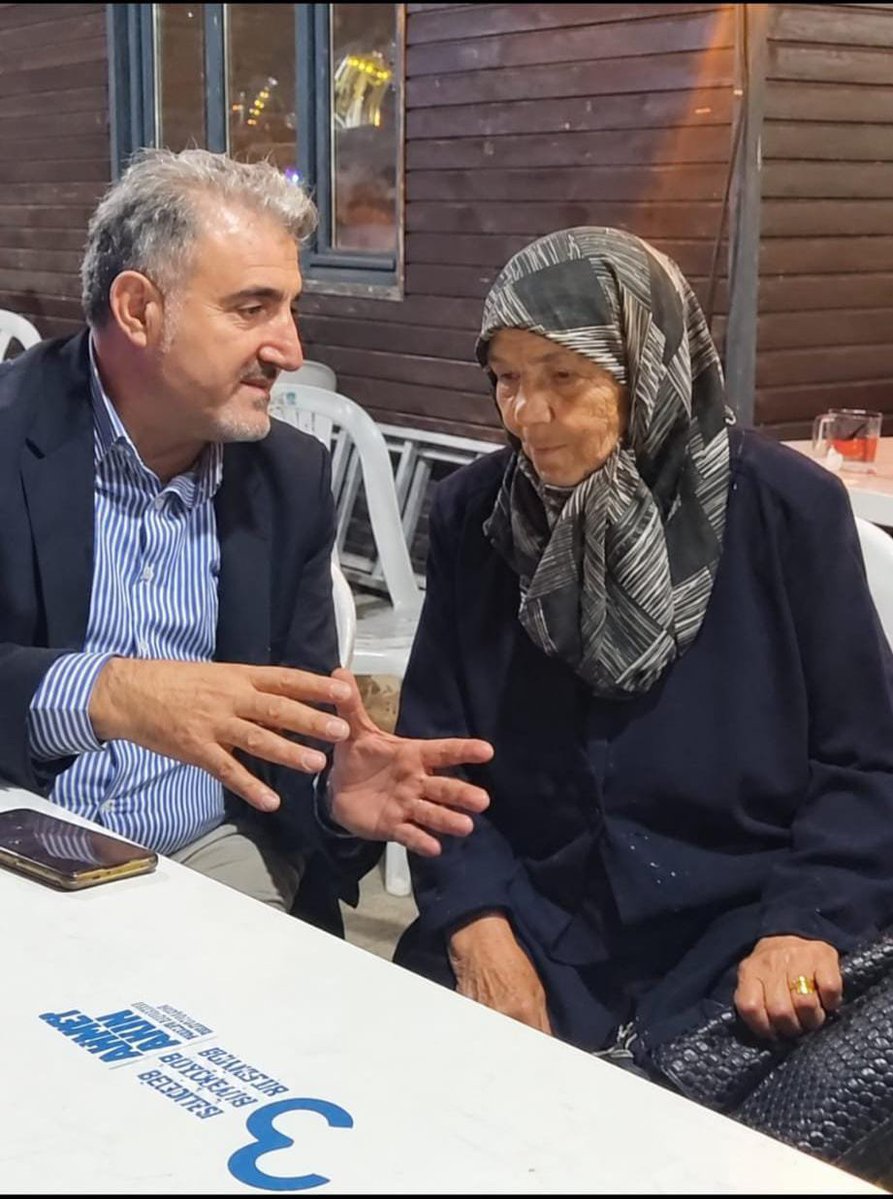 demirayak57576's tweet photo. AVRUPA’YI DEĞİL, EMEKLİNİN BOŞ TENCERESİNİ KONUŞUN!
“Avrupa’da akaryakıt 150 TL” demek kolay. Peki Avrupa’yla fiyatları kıyaslarken maaşları ve satın alma gücünü neden kıyaslamıyoruz?
Emekli maaşı kiraya gidiyor. Asgari ücretli ay sonunu borçla getiriyor. Gıda, fatura, ulaşım derken vatandaşın nefesi kesiliyor.
Sosyal devlet, insanı açlık ile kira arasında tercih yapmak zorunda bırakmaz.
Bizim gündemimiz vatandaşın sofrasıdır; emeklinin tenceresi, işçinin alın teri, üreticinin maliyeti, gencin geleceğidir.
Artık rakamlarla geçim sıkıntısının üzerini örtmeyin!
Vatandaşın sesini duyun, sofradaki yangını görün.
İNSANCA YAŞANACAK ÜCRET, İNSANCA YAŞANACAK EMEKLİ AYLIĞI İSTİYORUZ!