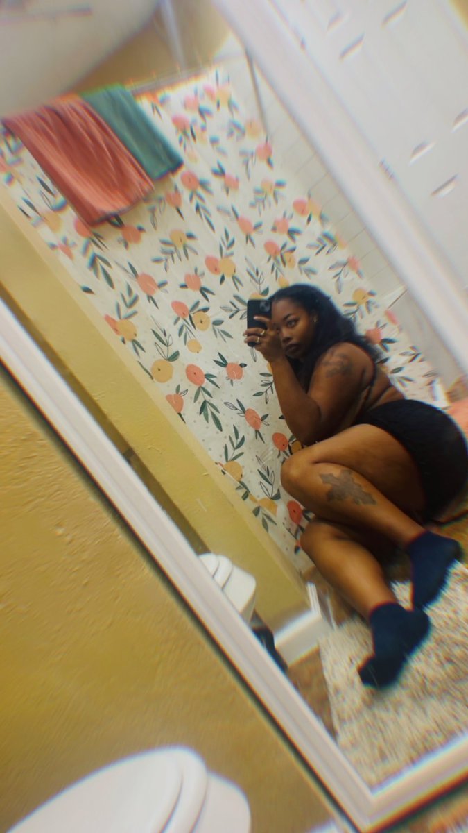 AllKeeks's tweet photo. Dronk nights https://t.co/PaUtKX0Ci3