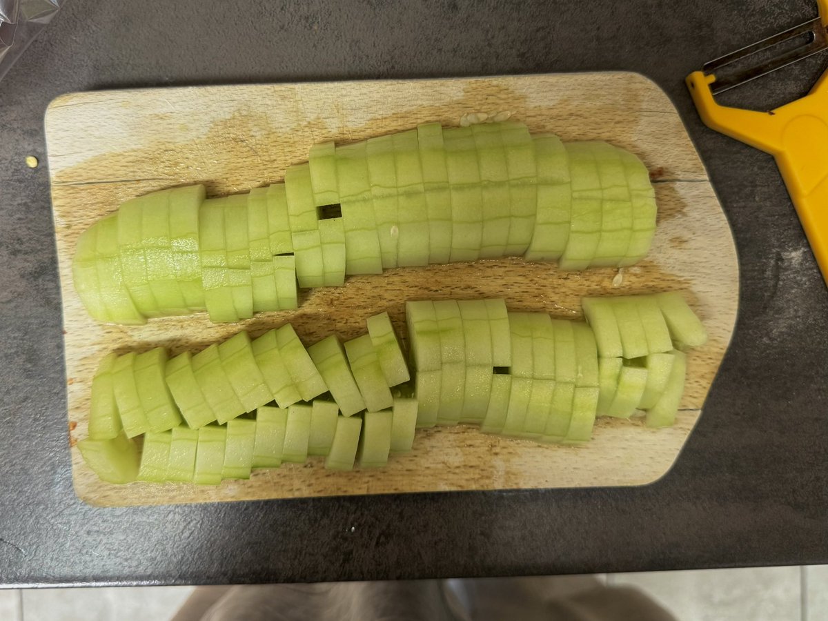 lyrika_sturmal's tweet photo. if i were to make a group chat where we would share our photos of food, inspo, struggles and achievements…

…would you be interested? https://t.co/kU9JbbMAGX