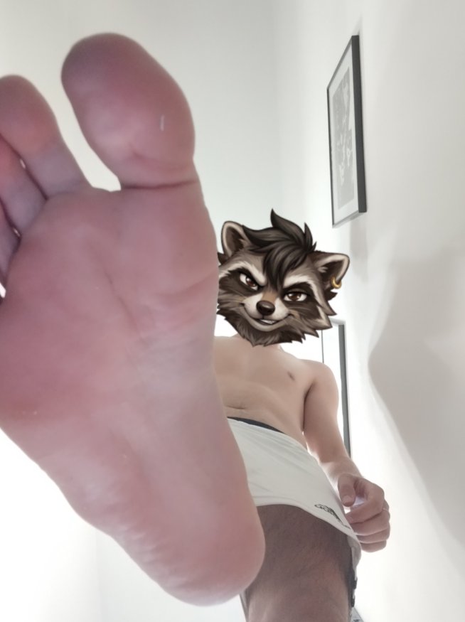 Reese_edg's tweet photo. On your knees, eyes up. Stare directly at my sole from below and feel how small you are🌀. You don't have permission to look away🌀. 🐾
​Leave a reply to acknowledge your position.
​#solesworship #footdom #submissive #feet #hypno https://t.co/Q9QDoTlk6o