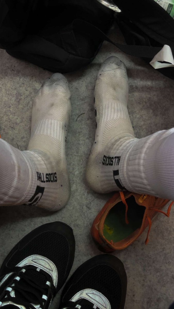AlphaGoat08's tweet photo. chyba trzeba je wyprać po meczu, kto chętny? meldować się z kodem w pierwszej wiadomości JAZDA

#footballer #cleats #findom #master #socks #atm #cashmaster https://t.co/jIWtXIw5gr