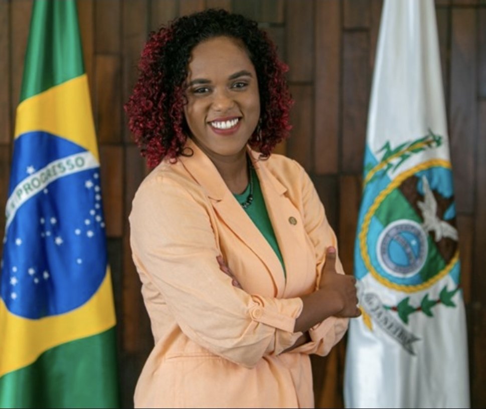 danimontpsol's tweet photo. Alô mulheres!!

Vocês sabiam que sou autora da lei que tornou obrigatório o funcionamento 24h 7 dias da semana das Delegacias de Atendimento à Mulher? 

Tenho muito orgulho dessa lei. https://t.co/hlCTEAlYoq