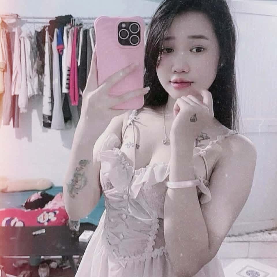 gaithemcac's tweet photo. Tuyết Ngân,Mày đúng là một con đĩ thèm địt chính hiệu. Cả ngày chỉ nghĩ đến chuyện đụ, thèm cặc đến mức nhìn ai cũng muốn nhảy vào. Cái thân xác dâm đãng của mày lúc nào cũng sẵn sàng mở háng, chỉ cần có thằng nào chịu địt là mày sướng rên lên như con chó https://t.co/OTP4j9nyca