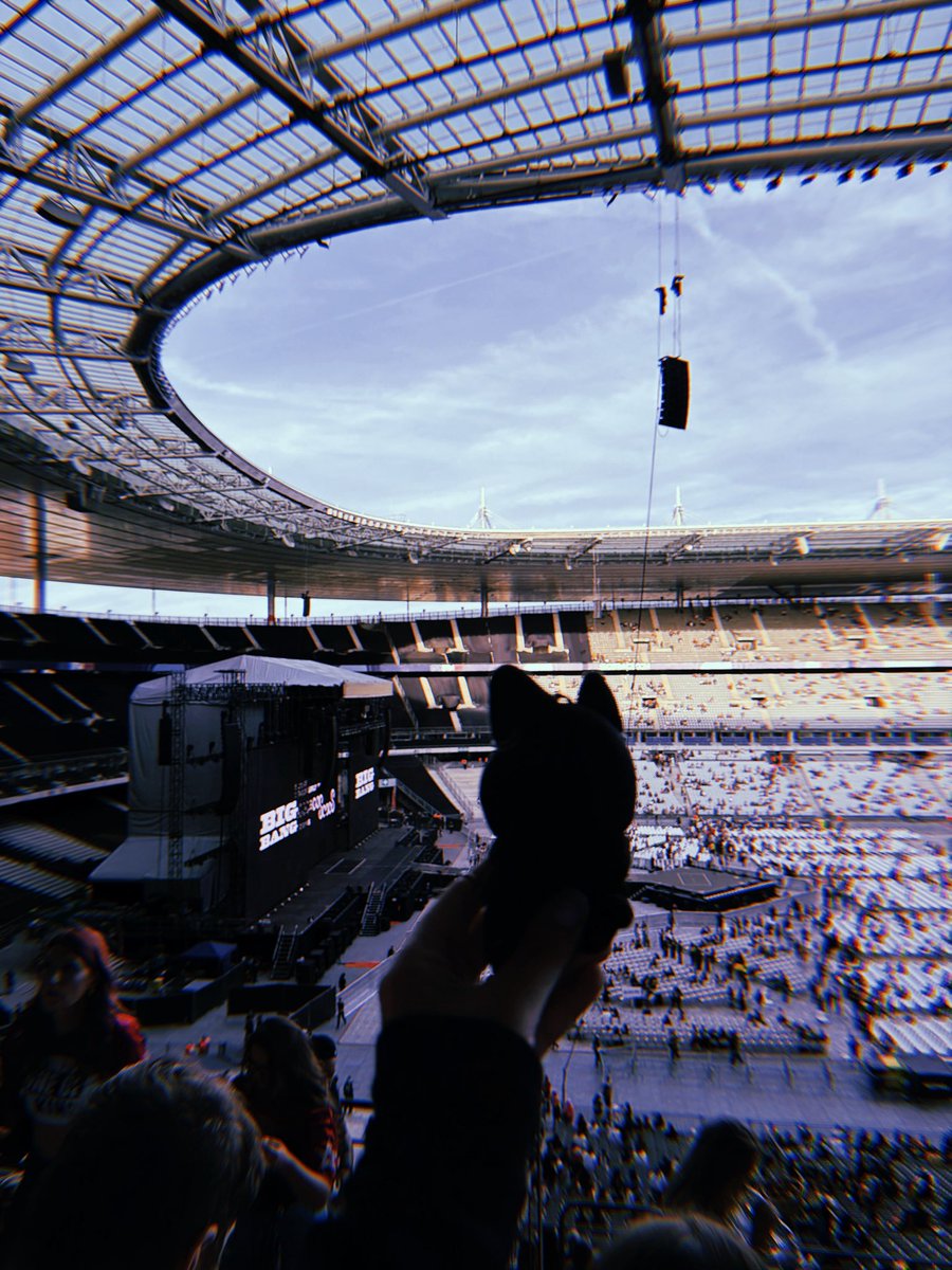 SidDebaaaser's tweet photo. Showing my Wooyounyang BigBang seonbaenim 🖤😌

#bigbanginparis #bigbang https://t.co/Z4YVSHYmGx