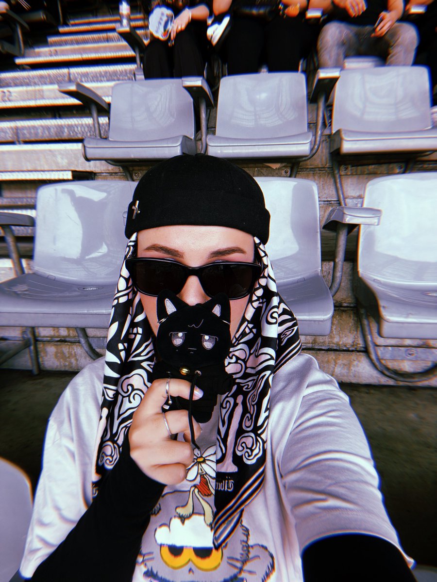 SidDebaaaser's tweet photo. Showing my Wooyounyang BigBang seonbaenim 🖤😌

#bigbanginparis #bigbang https://t.co/Z4YVSHYmGx