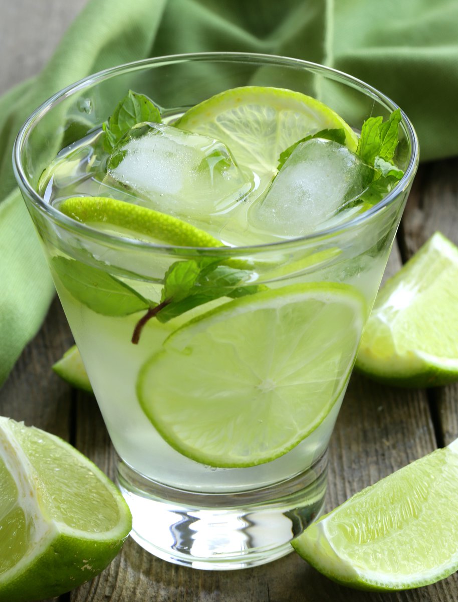 cindp480800's tweet photo. Make your Monday brighter with this 2-minute iced honey lemon tea! Just brew black tea, add lemon juice, 1 tsp honey, ice u0026 a mint sprig. Refreshing u0026 easy!， https://t.co/sJlnKyRImz