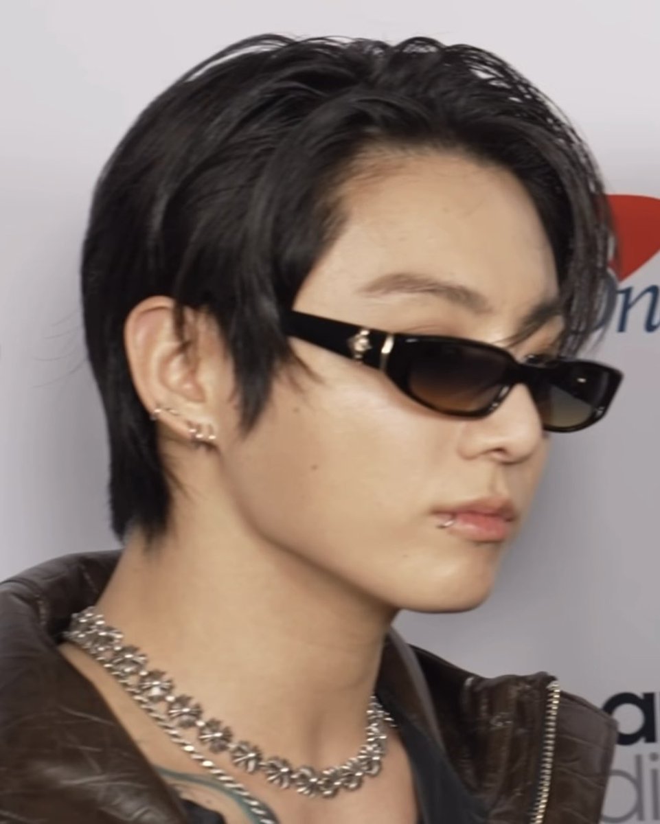 thvrang's tweet photo. i love this hair on him omg that’s dada https://t.co/Klp2wkMrtz