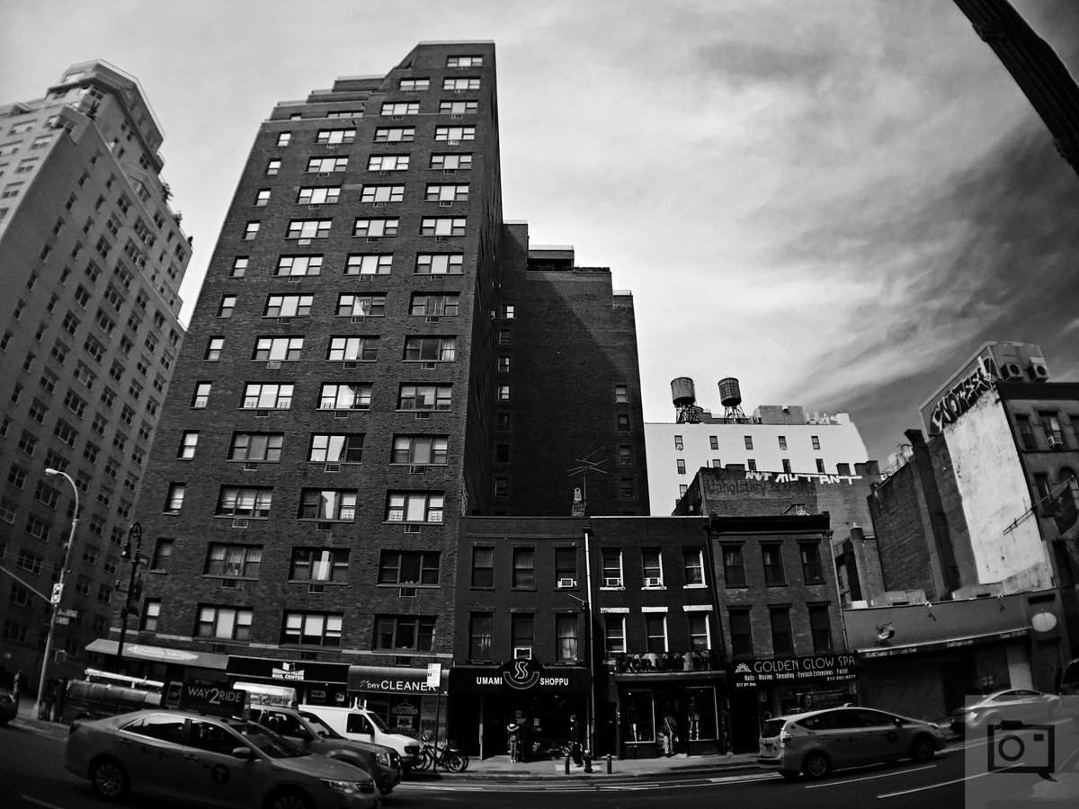 AnthonyHil4j2's tweet photo. White Girls cant resist Pakistani men. POLL https://t.co/k7mNPGxCWq