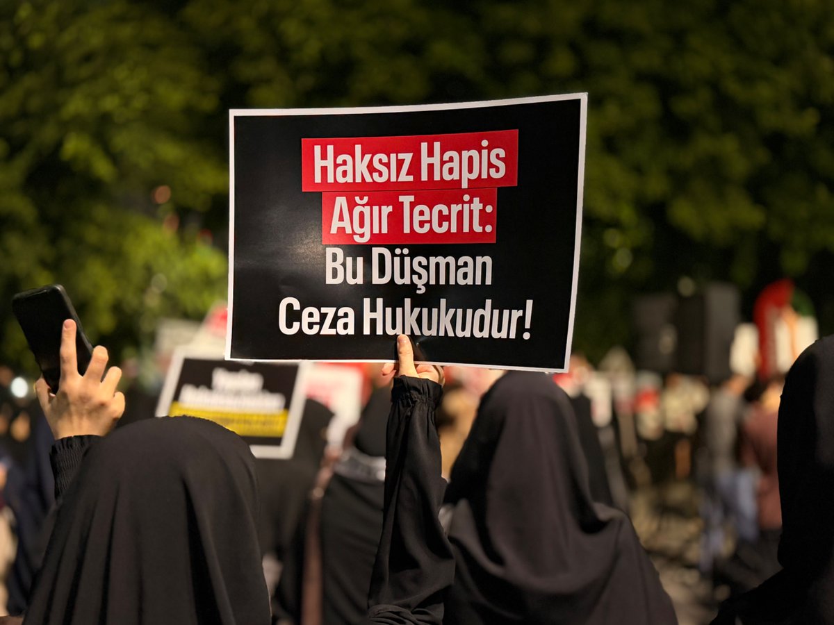 fhengellenemezz's tweet photo. ADANA’DA ALPARSLAN HOCAMIZA YAPILAN ZULÜMLERE BÜYÜK TEPKİ! 

Furkan Hareketi mensupları, Alparslan Kuytul Hocaefendi’nin cezaevinde yaşadığı haksız uygulamalara, baskınlara, zulümlere ve hak ihlallerine tepki göstermek amacıyla büyük basın açıklaması gerçekleştirdi. 

📍Adana | İsmet İnönü Parkı 

AlparslanHocaya Ozgürlük
SemraHocaya Ozgürlük 
FurkanGönüllülerine Ozgürlük 
Ozgürlükiçin Meydandayız